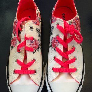 Never Been Worn Girls Converse Low Top, Size 2